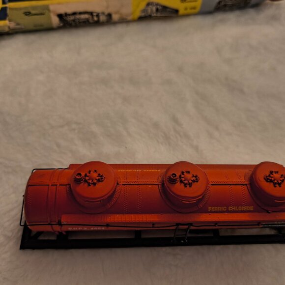 AHM HO Scale Vintage Freight Cars - Tank & Reefer with Boxes! - Picture 3 of 13